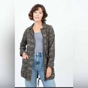 Universal Thread Green Camouflage Utility Jacket